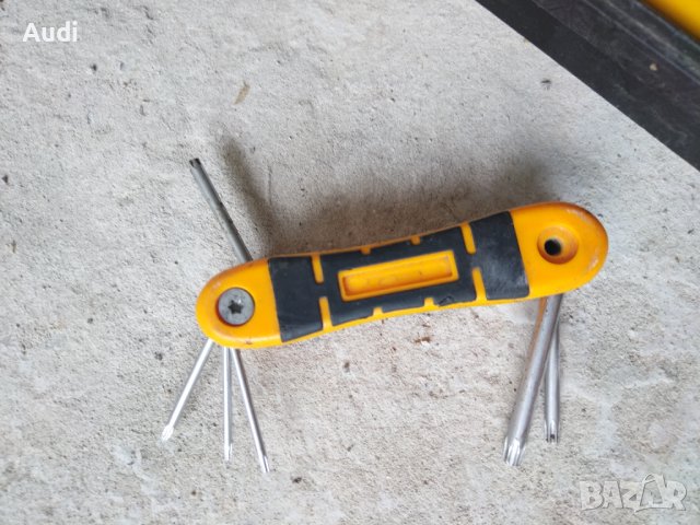 Винтоверт DEWALT Комплект:  боди, зарядно,  батерия 14.4V, куфар. Бонус 7 броя свредла за бетон, снимка 4 - Винтоверти - 41422602