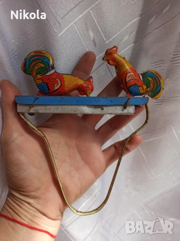 Стара метална играчка, кълващи петли произведена 60-те години, снимка 2 - Антикварни и старинни предмети - 51856444