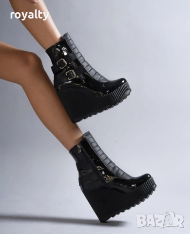 Боти на платформа - черен лак