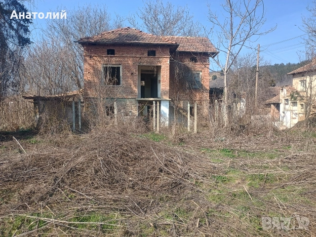 Къща с двор 