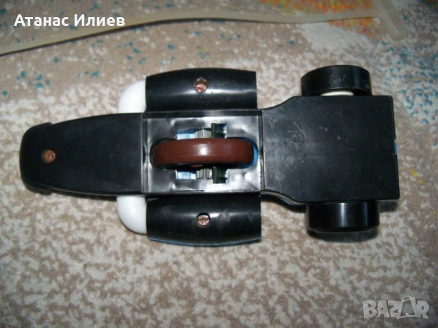 Пластмасова състезателна кола с изстрелвачка, соц играчка, снимка 7 - Коли, камиони, мотори, писти - 50695728