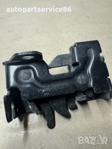 Закопчалка/ключалка за капак на двигател за Mercedes W212 2.2 CDI Om651 (2012) A2128800180, снимка 2 - Части - 53863341