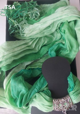 Дамски зелен шал с висулка колие , снимка 5 - Шалове - 41922303