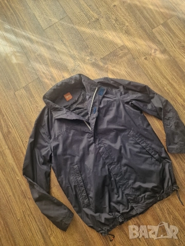 Страхотно мъжко яке ветровка HUGO BOSS размер XL, снимка 2 - Якета - 52270689