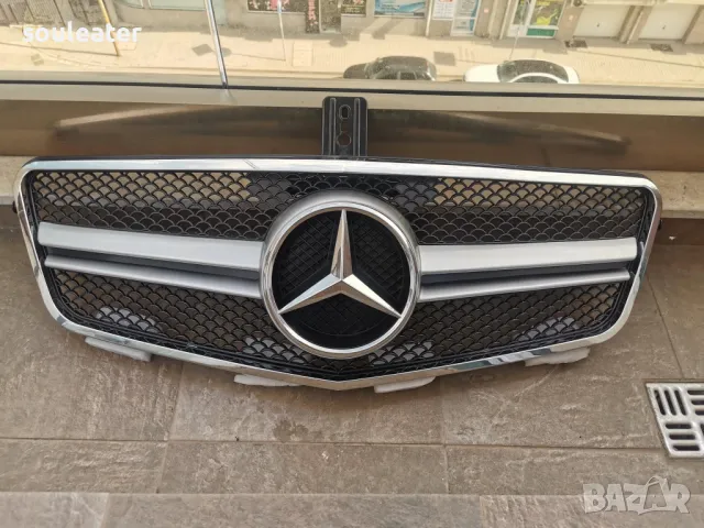 Решетка/маска с емблема тип AMG E63 за Mercedes W212 2009/2013, снимка 1 - Части - 49611852