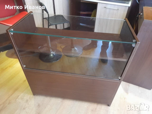 Много изгодно 3броя щандове, щанд витрини , снимка 1