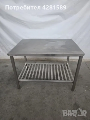 Работна маса изцяло от неръждаема стомана