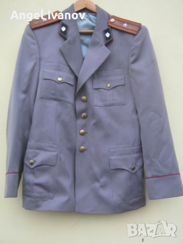 Офицерска куртка от соца, снимка 1 - Антикварни и старинни предмети - 44834666