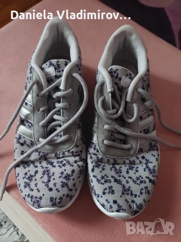 Маратонки адидас 