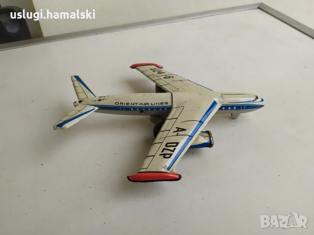 Стара ламаринена играчка/самолет