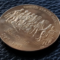 Позлатен 1792 - 1992 медал за 200 годишнината на Америка, снимка 3 - Нумизматика и бонистика - 36084296