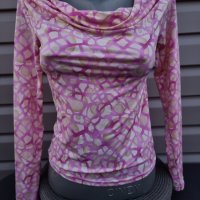 Дамска блуза с дълъг ръкав с розова щампа - модел 32, снимка 1 - Блузи с дълъг ръкав и пуловери - 39225109