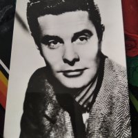Картичка/снимка френския актьор Луи Журдан, снимка 1 - Колекции - 41607434