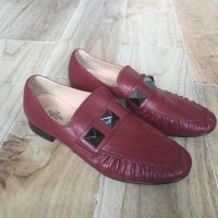 Оригинални Valentino Garavani Donna Rockstud Leather Moccassines Размер 38, снимка 1 - Дамски елегантни обувки - 41968765