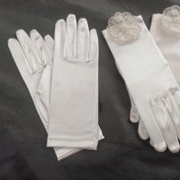 Бели eластични ,сатенени къси ръкавици, снимка 1 - Ръкавици - 41556845