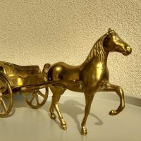 Масивна бронзова статуетка, кон с файтон. , снимка 1 - Статуетки - 41856507