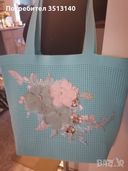 Текстилна чанта, платът е имитация на плетка с апликация машинна бродерия, снимка 1