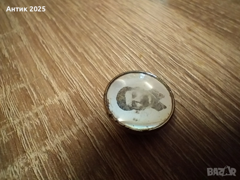 Значка с изображението на Сталин, с винтово закрепване, снимка 1