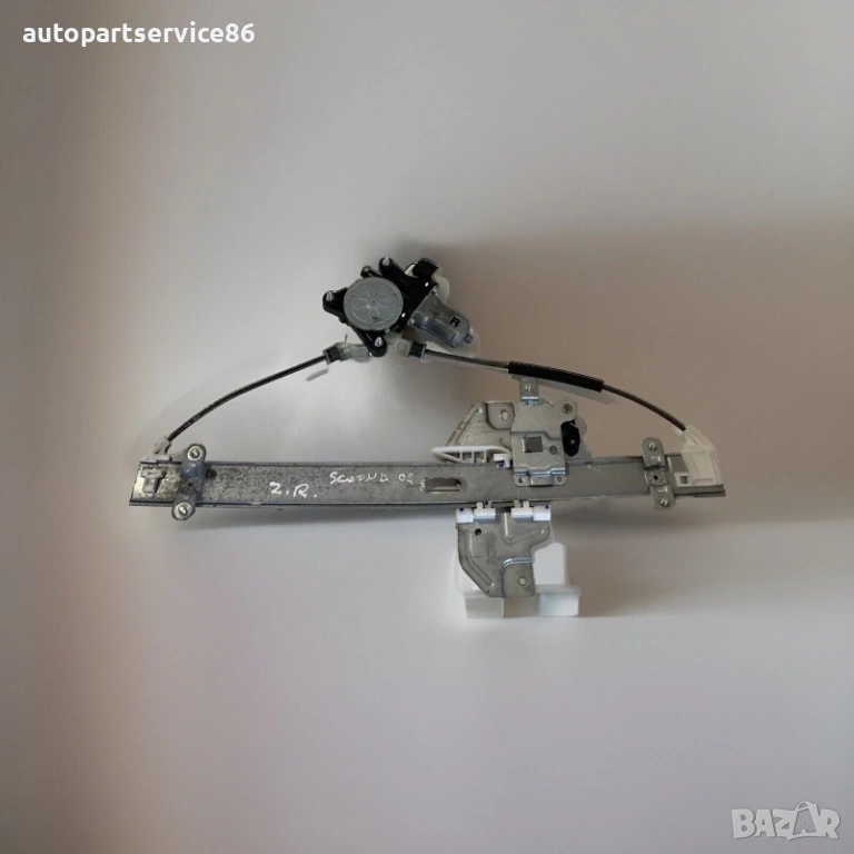 Регулатор на заден десен прозорец за KIA Carnival 2.9 CRDi (2006–2012) 82460-4D020, снимка 1