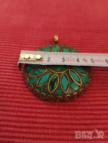 Винтидж тибетски тюркоазен медалион, висулка във формата на лотосово цвете. , снимка 5 - Колиета, медальони, синджири - 48057676