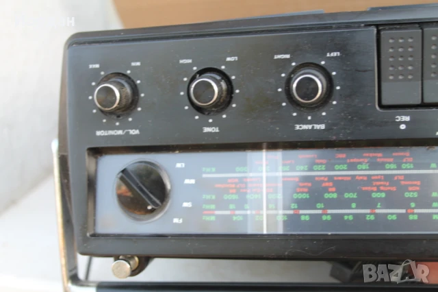 Радио касетофон ''Crown C&C  630 FW'', снимка 12 - Радиокасетофони, транзистори - 51195261