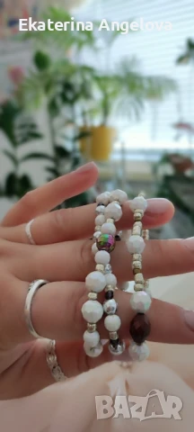 Летни гривни от мъниста бохо бяло черни синьо хендмейд ластични, снимка 7 - Гривни - 50588671