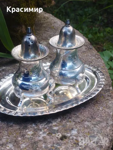 Винтидж комплект EPNS за сол и черен пипер на поднос в кадифена кутия , снимка 7 - Антикварни и старинни предмети - 47737308