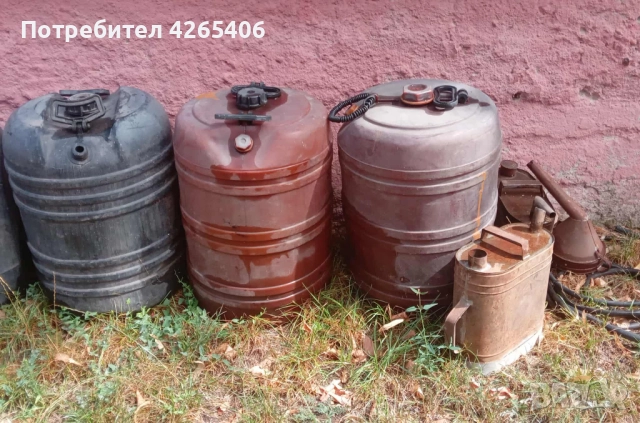 7 Пластмасови туби за гориво, фуния, 2 лейки и маркуч за гориво, снимка 2 - Други стоки за дома - 51574014