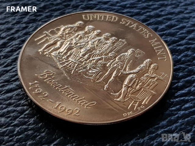 Позлатен 1792 - 1992 медал за 200 годишнината на Америка, снимка 3 - Нумизматика и бонистика - 36084296
