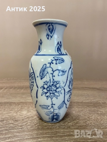 Фарфорна ваза със син растителен орнамент, височина около 18 см, снимка 3 - Антикварни и старинни предмети - 51505881