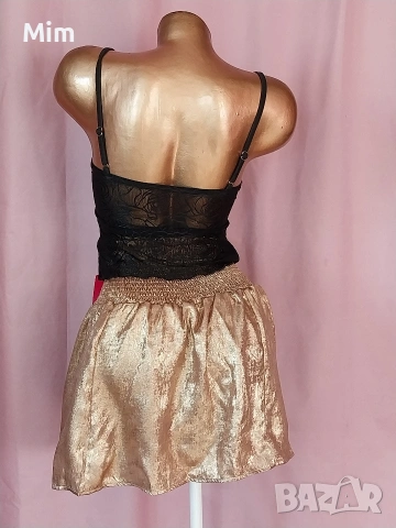 S Черно дантелено бюстие/топ/ и златиста пола, снимка 5 - Корсети, бюстиета, топове - 53752075