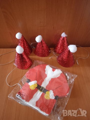 Коледни шапки и салфетки, снимка 1 - Декорация за дома - 34556607
