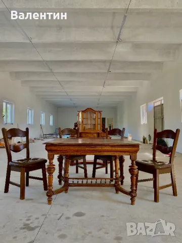 Антична дървена маса