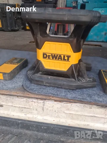 Ротационен лазерен нивелир DeWALT DCE79G, снимка 4 - Измервателни инструменти - 55970203
