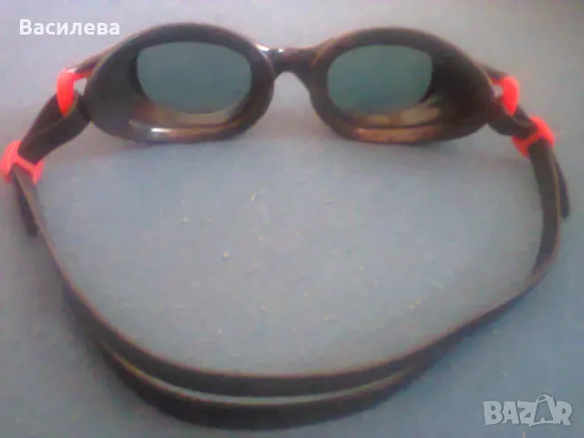 Очила за плуване Speedo Futura Classic + кутия, снимка 4 - Водни спортове - 47490123