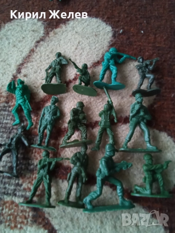 Войници пластмасови 12 броя 14987