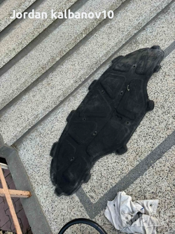 Обесшумител(мекото отдолу на капака) на преден капак на Ауди Audi A8 D4 H4 само за 60Eur. 4h0863825b, снимка 4 - Части - 53309306