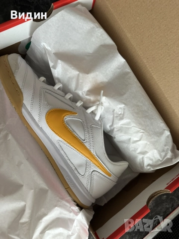       Nike    маратонки