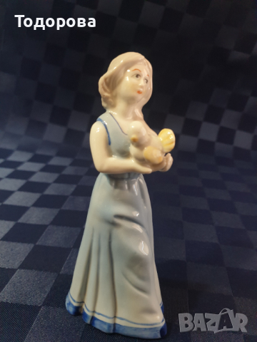 Порцеланова фигурка