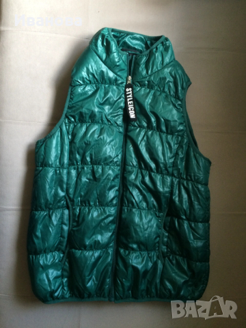 Елек в актуален зелен цвят.