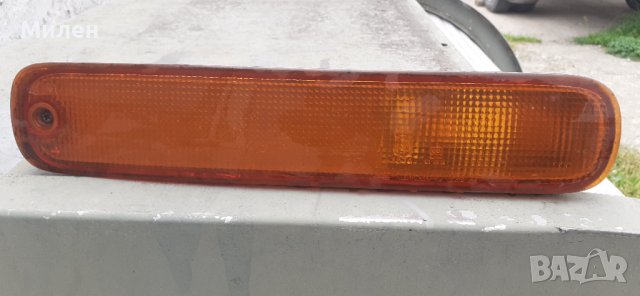 Десен Мигач Във Предната Броня  Mazda 323 Sedan  1997-1998 Година  Мазда 323 Седан , снимка 4 - Части - 40584483