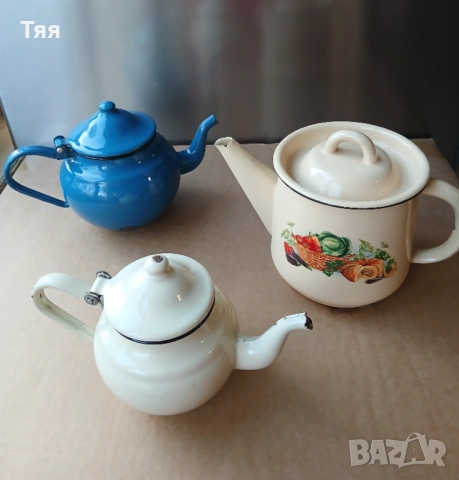 Емайлирани чайничета и черпаци 