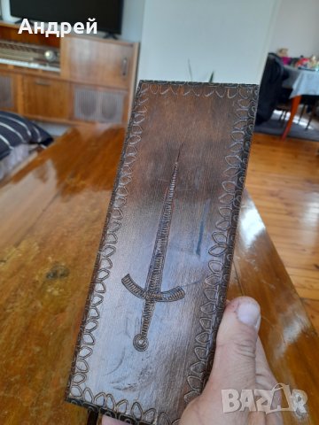 Стара кутия от сувенирен меч Szczerbiec, снимка 6 - Други ценни предмети - 40599667