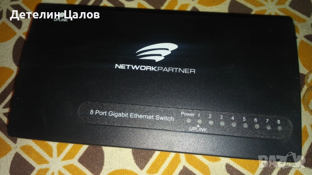 8 портов Суич за връзка с интернет