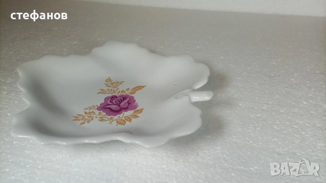 Порцеланови чинийки за мезета под формата на листо, Украйна, снимка 7 - Чинии - 52375831