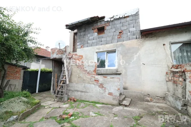 Къща с плоча и собствен двор в с. Гара Елин Пелин!, снимка 12 - Къщи - 56021319