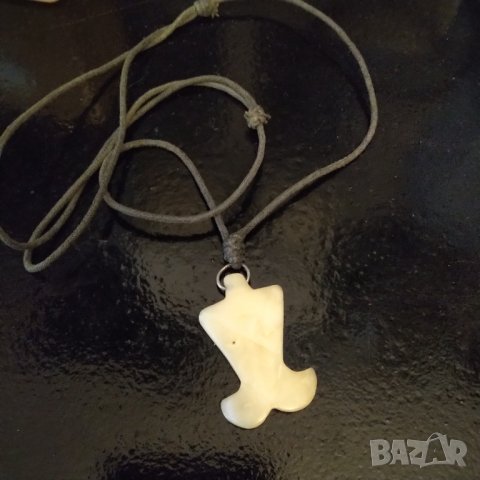 намалена Ретро медальон слонова кост и естествена кожена връв от 40 те , снимка 3 - Колиета, медальони, синджири - 39077128