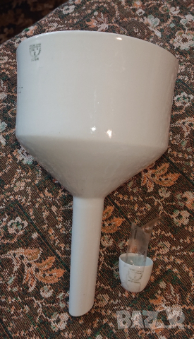 Фуния на Бюхнер - порцеланова, снимка 7 - Лаборатория - 44791523