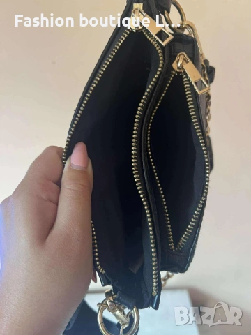 Дамска черна кожена чанта през тялото със златни детайли и два отделни джоба с ципове 🖤🖤🖤, снимка 6 - Чанти - 53771513