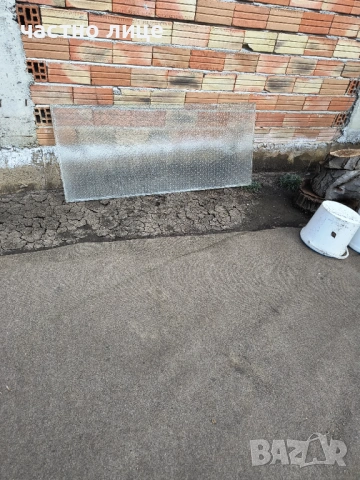  стъкло релефно орнаментно   размер 145  /  62 сантиметра за 15 евро в Бургас, снимка 3 - Дограми - 53742269